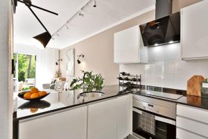 Townhouse with Tropical Garden, BBQ & Pool