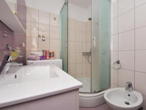 Apartment für fünf Personen im ersten Stock by Interhome