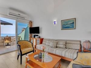 Apartment Villa Margitta mit Pool- Tennisplatz und Meerblick by Interhome