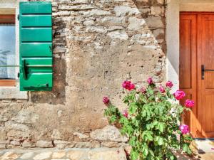 Holiday Home Das Haus im Wald by Interhome