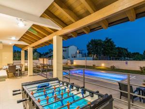 Holiday Home Beeindruckende Luxusvilla mit beheiztem Privatpool by Interhome