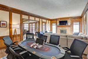 3,000-Sq-Ft Group Getaway w Pool Near Kansas City
