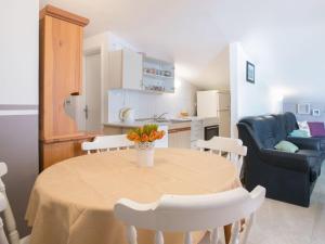 Apartment mit Balkon und herrlichem Meerblick by Interhome