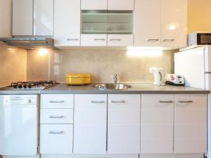 Apartment Geräumige Ferienwohnung mit eigener Terrasse by Interhome