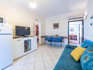 Apartment Geräumige Ferienwohnung mit eigener Terrasse by Interhome