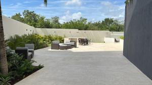 Modern 3 Br apartment near the airport with pool