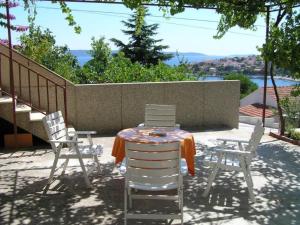 Apartment Wohnung mit Balkon und Meerblick by Interhome
