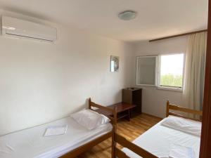 Apartment Wohnung mit Balkon und Meerblick by Interhome