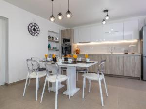 Apartment Moderne Wohnung Grzetic by Interhome