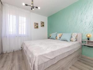 Apartment Moderne Wohnung Grzetic by Interhome