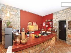 Holiday Home Steinhaus in Strandnähe mit Whirlpool by Interhome