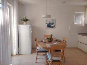 Apartment mit Balkon und Meerblick by Interhome