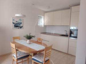 Apartment mit Balkon und Meerblick by Interhome