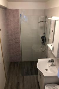 Holiday Home mit grünem Garten und Meerblick by Interhome