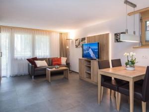 Apartment Top Ferienwohnung Dom - SkiIn-SkiOut by Interhome