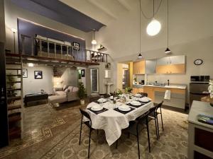 Vista Única a la Catedral desde tu Balcón Privado