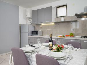 Apartment Stilvoll eingerichtete Ferienwohnung 4 by Interhome