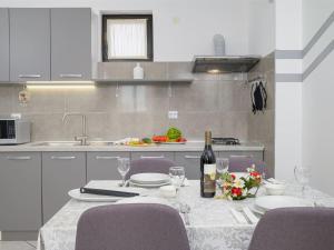 Apartment Stilvoll eingerichtete Ferienwohnung 4 by Interhome