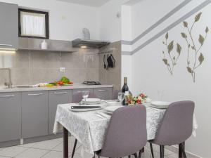 Apartment Stilvoll eingerichtete Ferienwohnung 4 by Interhome