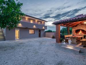 Holiday Home Leone by Interhome