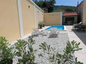 Apartment Gesamte Wohnung mit Terrasse und Meerblick by Interhome