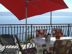 Apartment Gesamte Wohnung mit Terrasse und Meerblick by Interhome