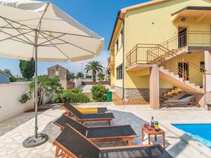Holiday Home Ferienvilla mit Pool in Pula by Interhome