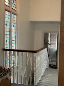 Large Home Sleeps 6 Central Location Free Parking