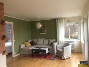 Holiday Home mit Garten und Holzterrasse am See by Interhome