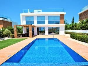 Holiday Home Luxuriöse Villa mit privatem Pool und Whirlpool by Interhome