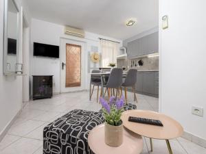 Apartment Gemütliche Ferienwohnung 5 by Interhome