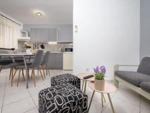 Apartment Gemütliche Ferienwohnung 5 by Interhome