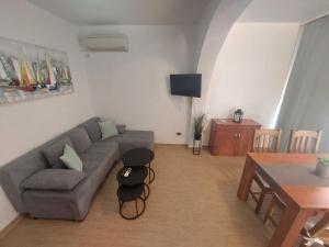 Apartment Gemütliche Ferienwohnung für Familien mit Terrasse by Interhome