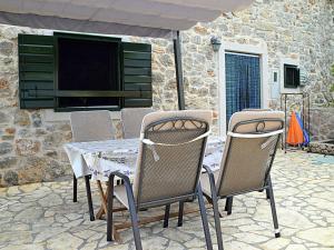 Holiday Home in Dobropoljana mit Privatem Pool by Interhome