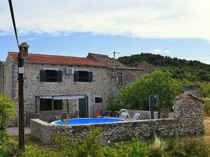 Holiday Home in Dobropoljana mit Privatem Pool by Interhome