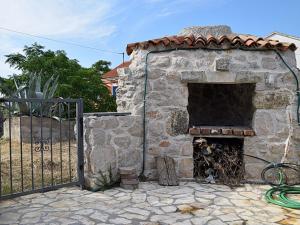 Holiday Home in Dobropoljana mit Privatem Pool by Interhome