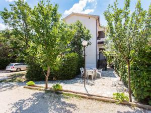 Apartment Svoboda 2 by Interhome