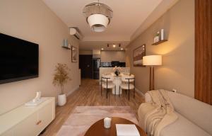 Fireworks View - Studio & 2BR Rivergate - Free Pool