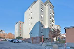 Davide Host Casa Pirandello 3 min Metro