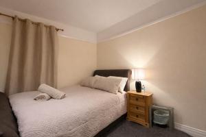 Large 3-Bed Southampton Flat I Close to City Centre I Private Parking I Netflix & Private Garden I Sleeps 6