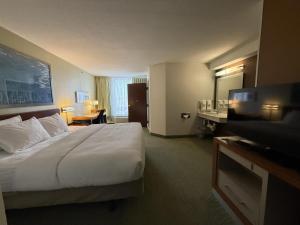 The Peoria Hotel, SureStay Collection by Best Western