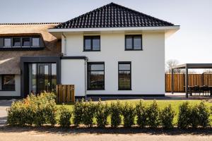 Luxe buitenhuis 10 pers met jacuzzi en vrij uitzicht