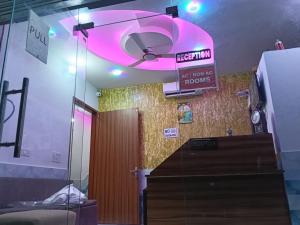 Hotel Shri Girraj Dham Vrindavan Dham