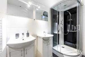 Brown Stag Apartments by JR City Apartments