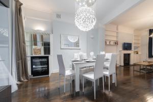 Spacious, period flat in central location with patio