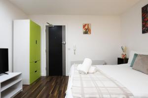 City Central Work-Friendly Studio 1BR