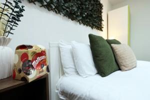 City Central Work-Friendly Studio 1BR