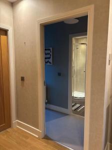 Bright 1BR escape in popular & bustling area