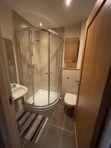 Bright 1BR escape in popular & bustling area