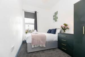 DiscountsContractorsWIFIFree ParkingSmart TV